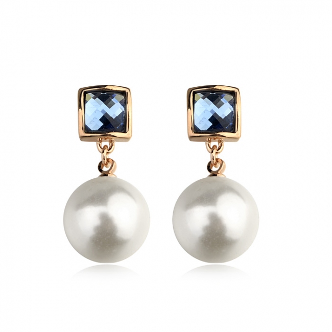 Pearl earring  85297