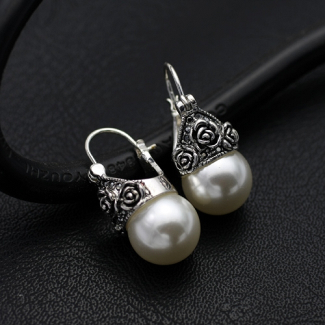 Pearl earring  85582