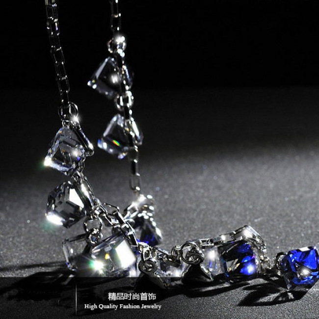 Popular Korean style costume crystal necklace